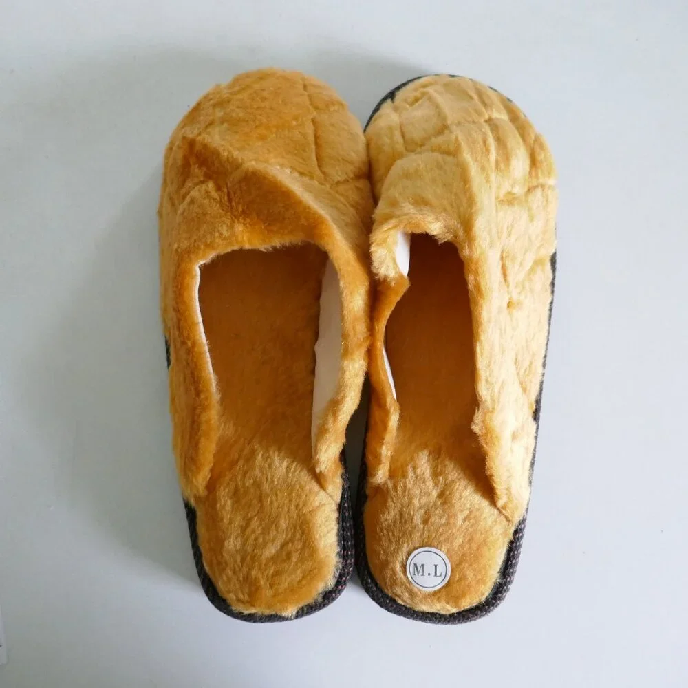 NWOT tawny/ brown faux fur house slippers unisex size M/L
